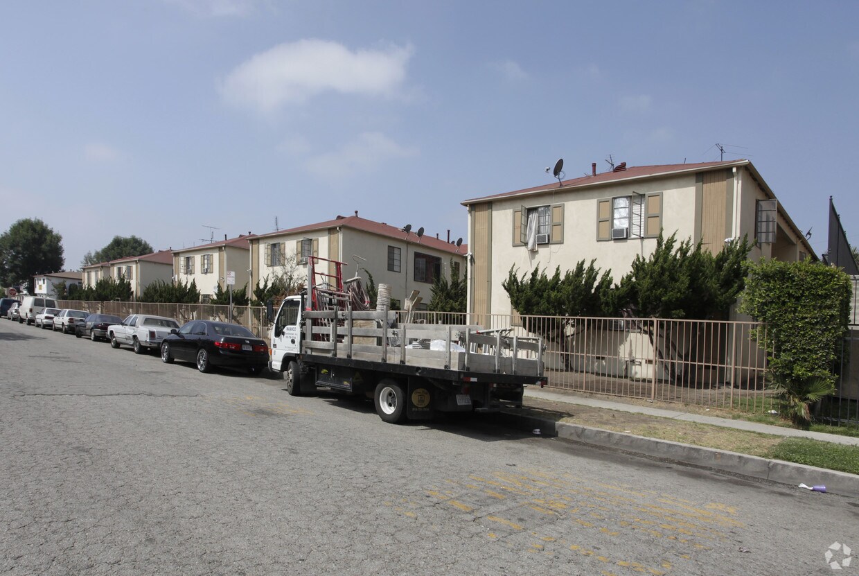 7303 Bakman Ave, Sun Valley, CA 91352 7303 Bakman Ave Sun Valley, CA