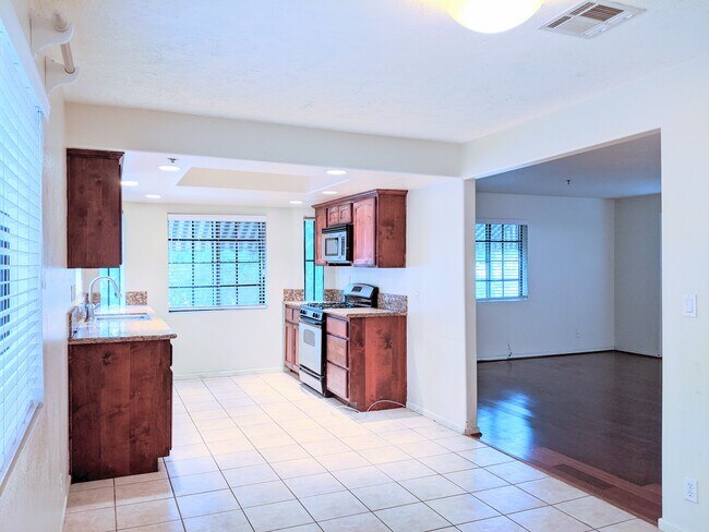 Kitchen - 27 Palmetto Dr