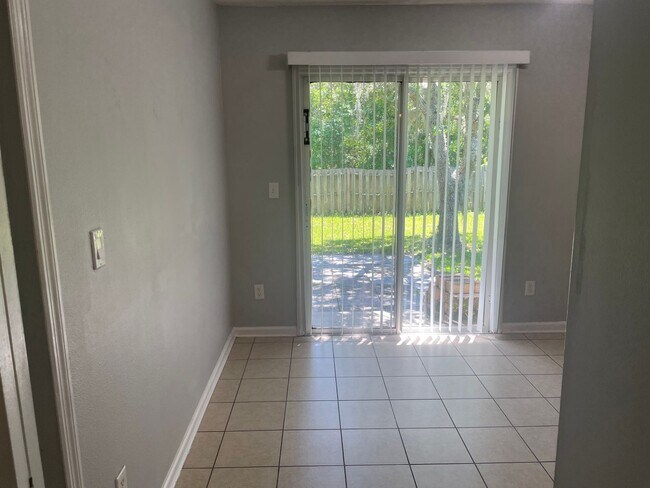 Foto del edificio - Samara Lakes- 3 BR / 2 BA Home For Rent In...