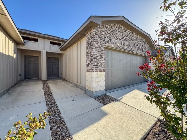 9306 - 9306 Apartment