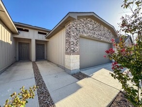 Building Photo - 9306 Frio Lndg