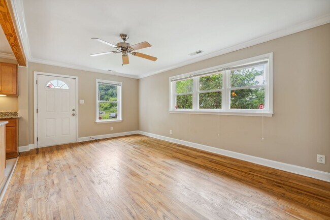 Building Photo - Now Available – Charming 3BR/2BA Home Near...