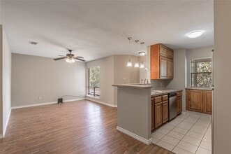 Building Photo - 2404 Sycamore Ave