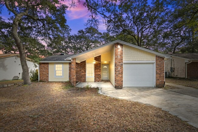 Foto del edificio - 310 Goldenrod Ct