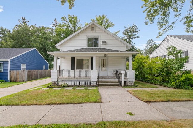Building Photo - 552 1st Ct