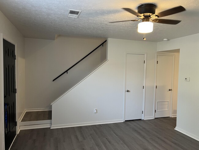 Building Photo - 11 Brick Ln Ct