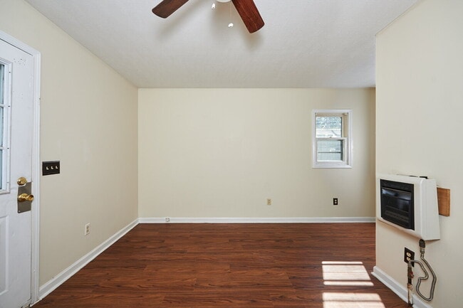 Foto del edificio - 212 E Hillcrest Dr