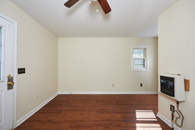 Foto del edificio - Coming Soon: 1BR apt with garage (Please speak with us before applying)