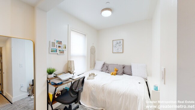 Foto del edificio - 353 E 8th St