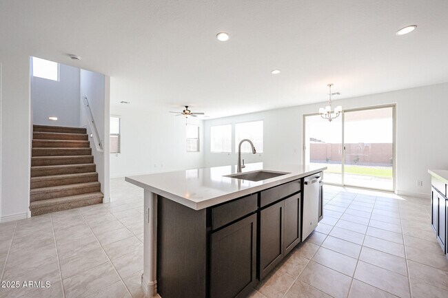 Foto del edificio - 14759 W Cottontail Ln