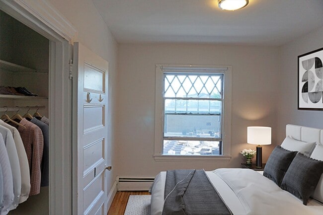 Building Photo - 9/1 No Fee! Sunny 3-4BR/1BA right in Porter Sq!
