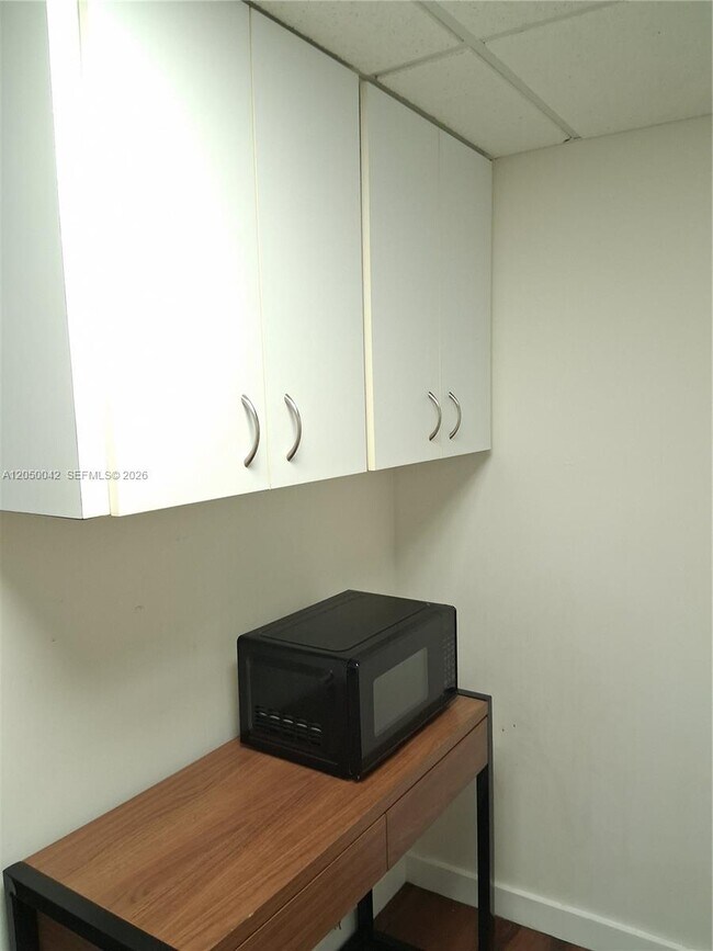 Foto del edificio - 8315 SW 72nd Ave