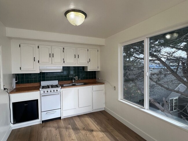 Building Photo - LSCON964