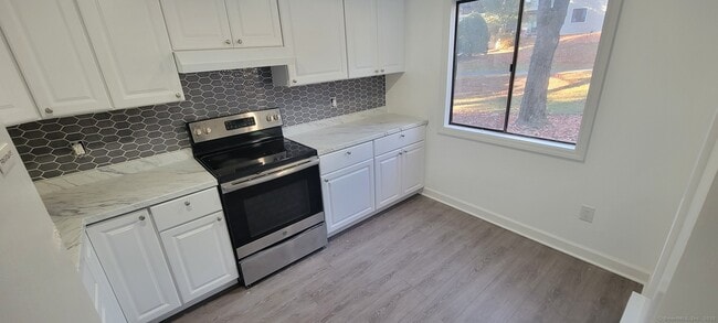 Building Photo - 7 Padanaram Rd