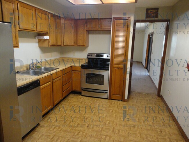 Building Photo - 3 Bedroom, 2 Bath Home on 5 Acres with Sta...