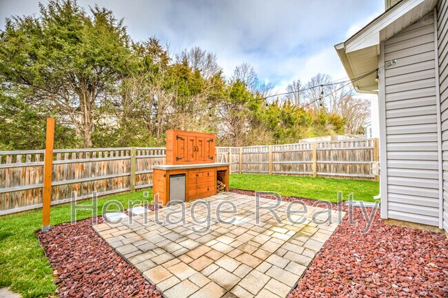 Building Photo - 807 Festival Ln