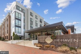 Building Photo - 145 Riverhaven Dr