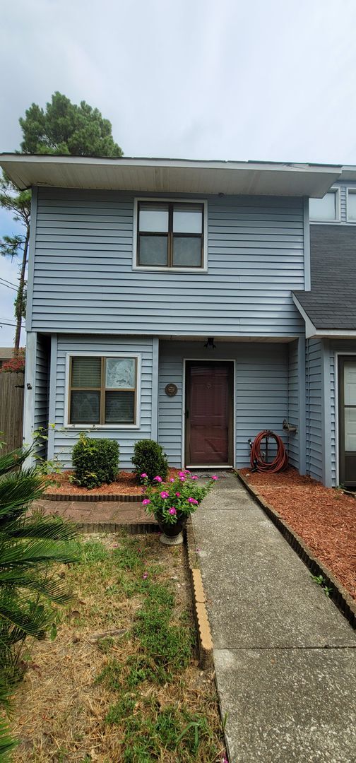 Foto del edificio - Spacious 2-Bedroom, 2.5-Bath Townhouse – C...