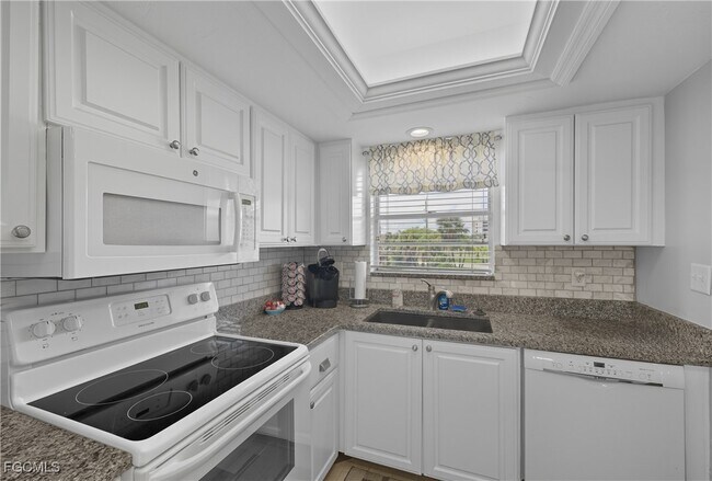 Foto del edificio - 16881 Davis Rd