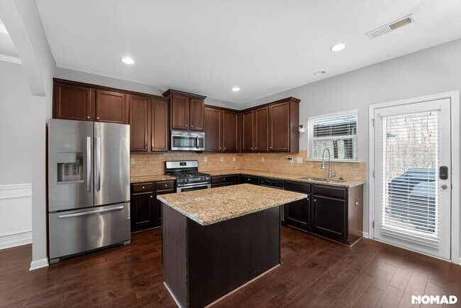 Foto del edificio - Spacious 5BR House in McDonough