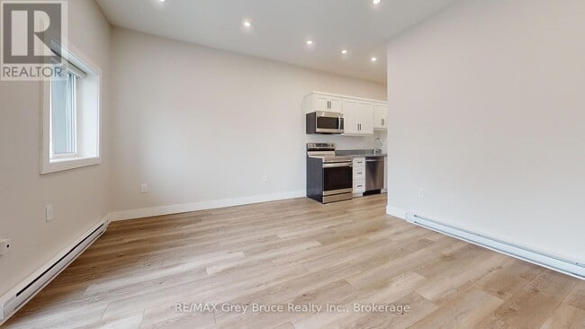 Photo du bâtiment - 39 1st Ave S