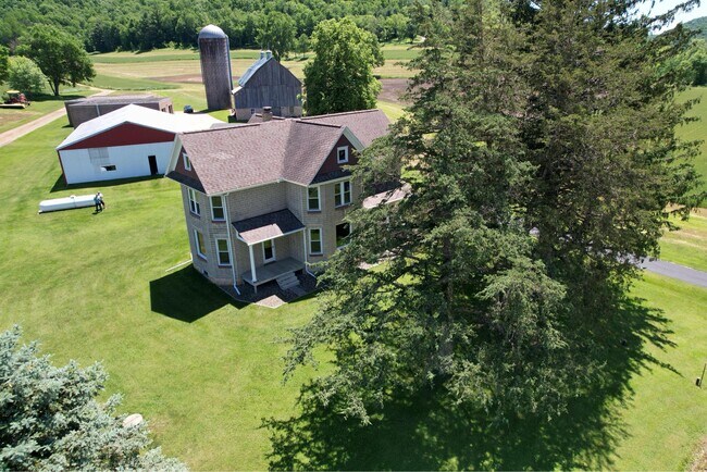 Foto del edificio - 380 N Main St