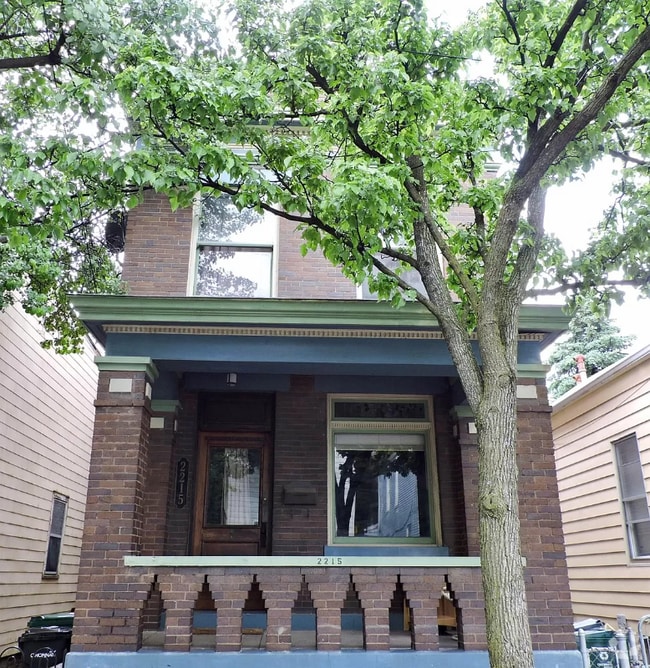 Building Photo - 2215 Victor St