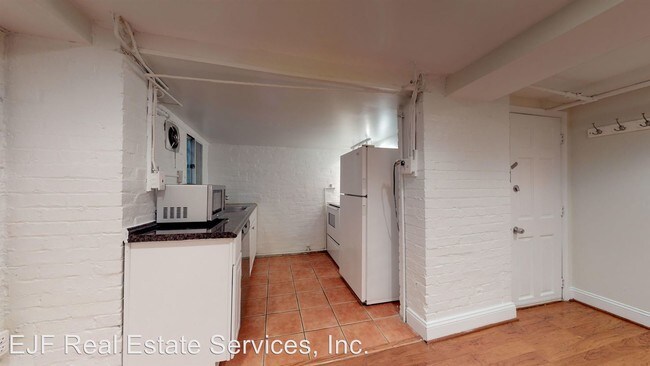 Foto del edificio - 2634 Woodley Pl NW