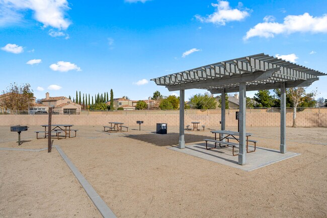 Foto del edificio - Woodlands West Townhomes