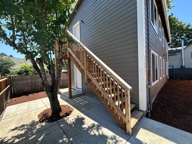 Foto del edificio - Brand New Construction 2 Bed 1 Bath Duplex!