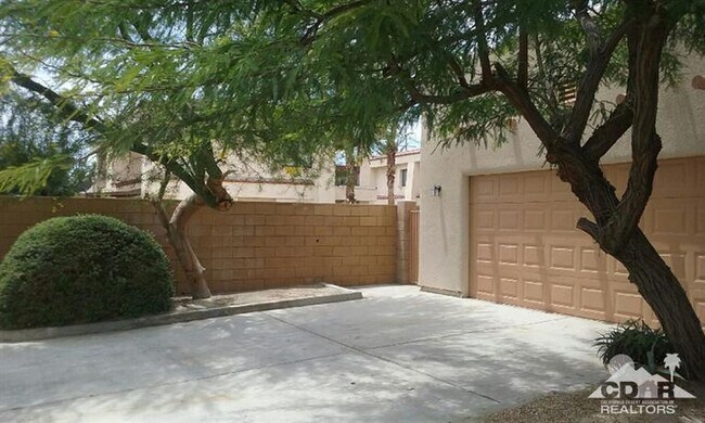 Foto del edificio - 28160 Landau Blvd