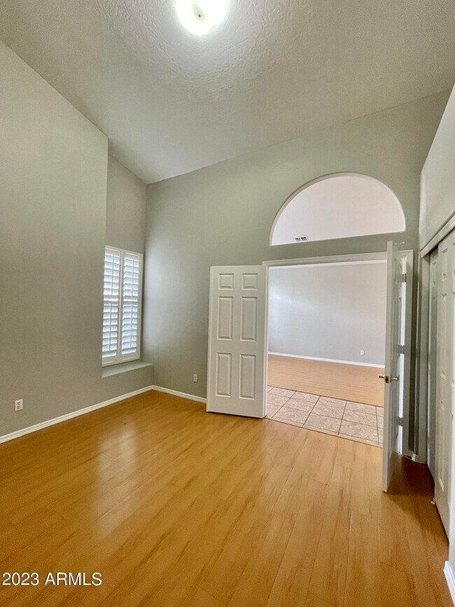 Foto del edificio - 4939 W Erie St