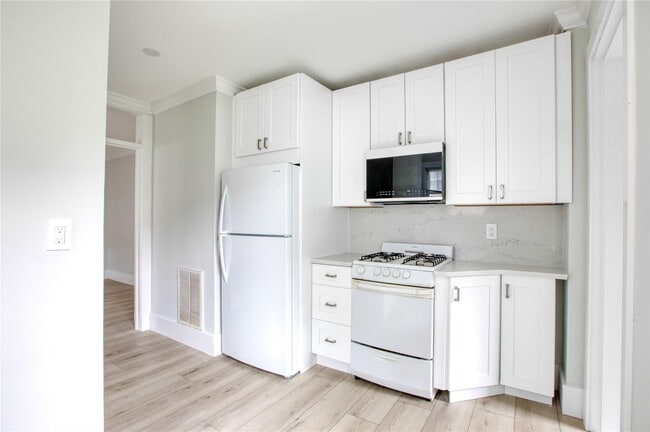 Building Photo - 26 N Eckar St