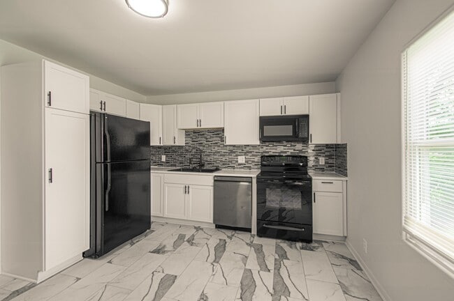 Building Photo - 6306 E 153 St