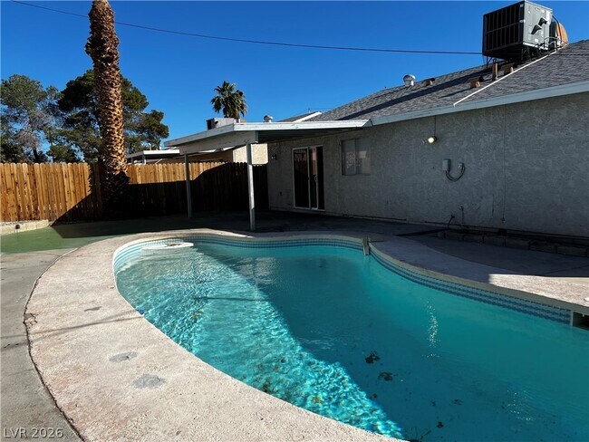 Foto del edificio - 2924 Black Forest Dr