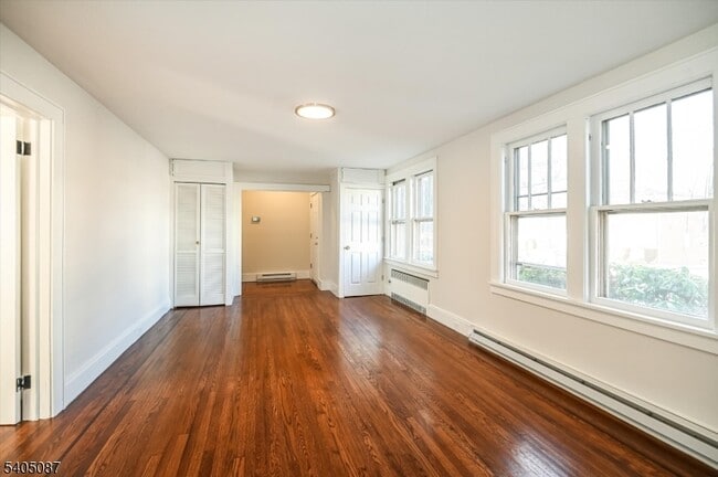 Foto del edificio - 265 McBride Ave