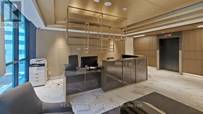 Photo du bâtiment - 327 King St W