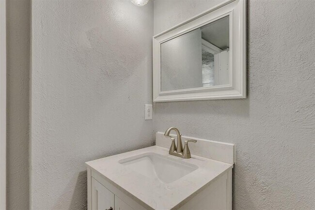 Foto del edificio - 2115 Rose Hill Rd