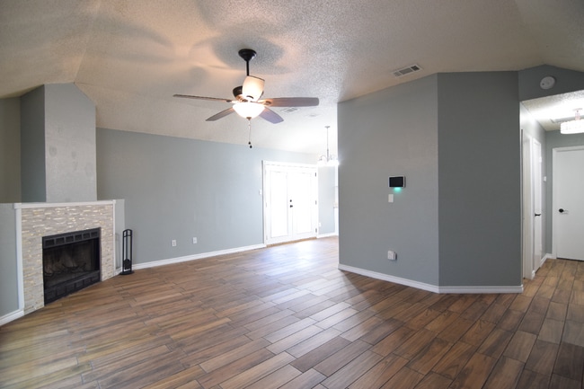 Building Photo - 2210 Cooke Dr