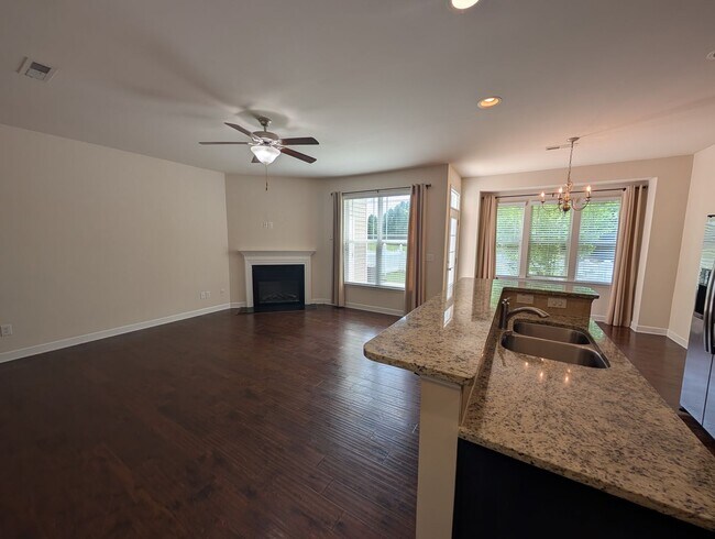 Building Photo - Townhome in Flowers Plantation with Water ...