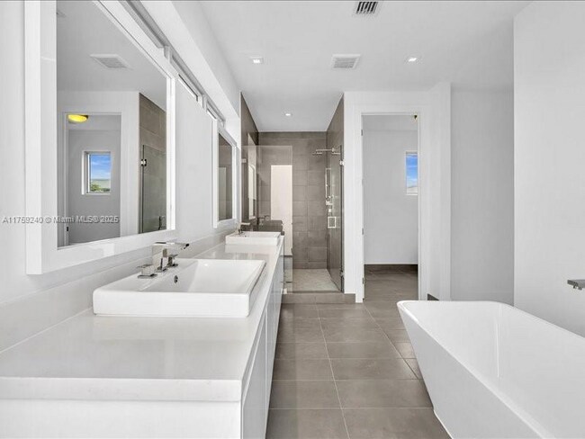 Foto del edificio - 16644 Weston