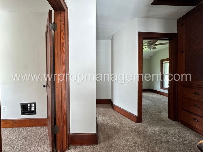 Building Photo - 3 Bed 1 Bath Home in West Toledo