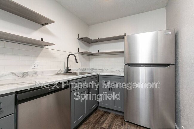 Building Photo - 1147 E Elm St