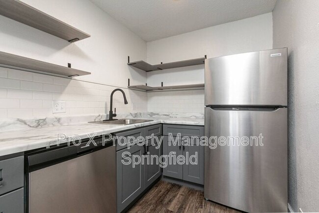 Building Photo - 1147 E Elm St