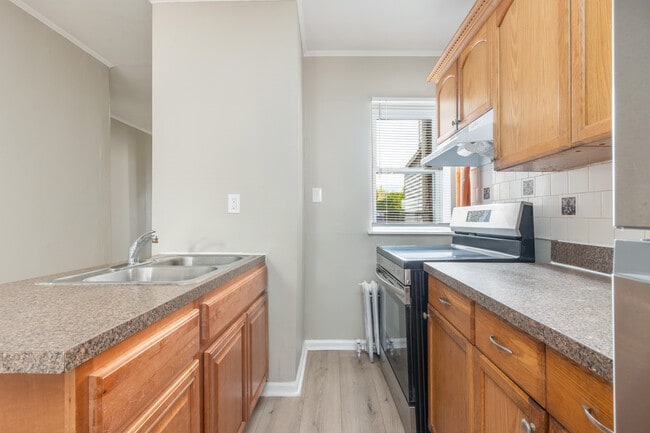 Building Photo - 3400 Reach St