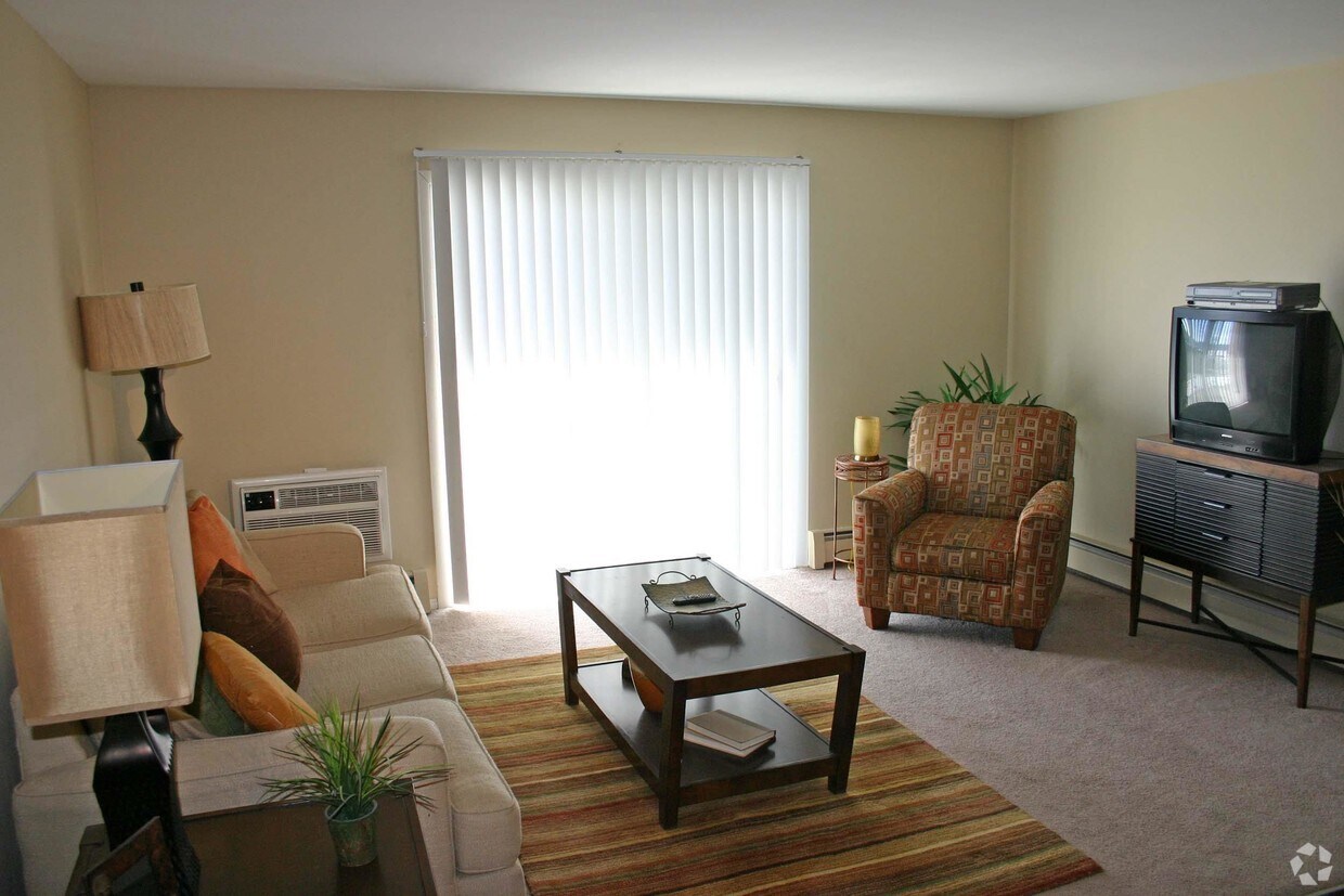 https://images1.apartments.com/i2/8D7n_eMwHXRTLzfaovLxfj5uomCNAdPSabeXvS0keWo/111/sycamore-woods-apartment-homes-madison-wi-interior-photo.jpg