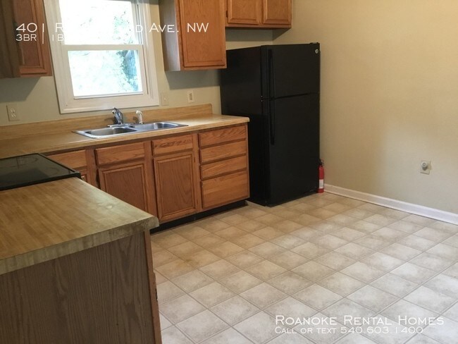 Foto del edificio - 3 Bd / 1 Bth / Spacious / Fenced in yard!