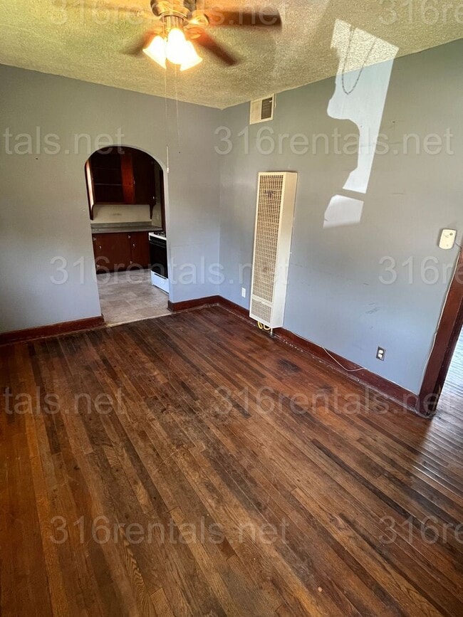 Building Photo - $650 - 1 bed 1 bath - Single Family Home