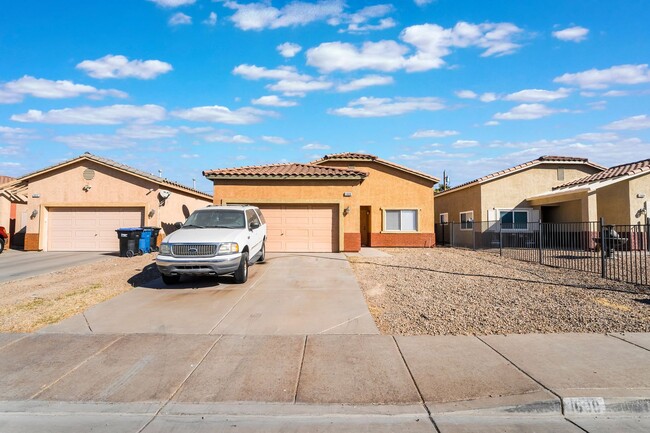 Building Photo - Spacious Four-Bedroom Henderson Home!