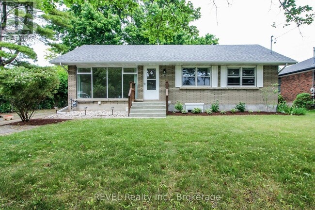 Building Photo - 3 Whiteoak Dr